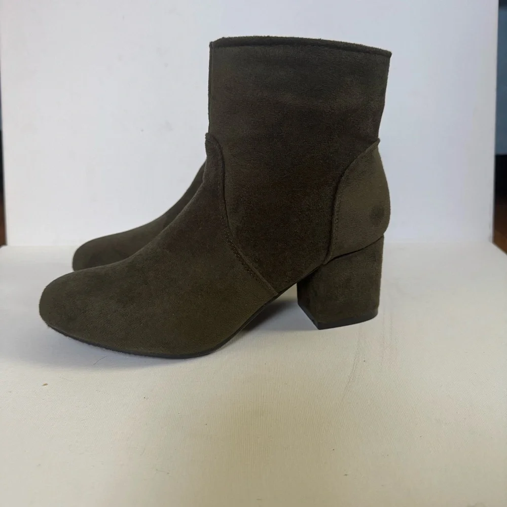 Elegant Olive Ankle Booties Size 8 - Picture 10 of 12